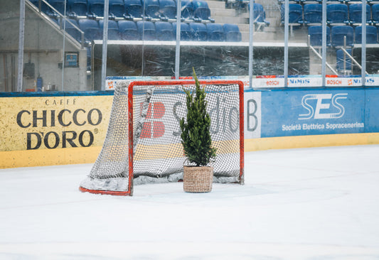 Hockey sur glace, nature et communauté : NIKIN feat. Ambrì Piotta - NIKIN EU