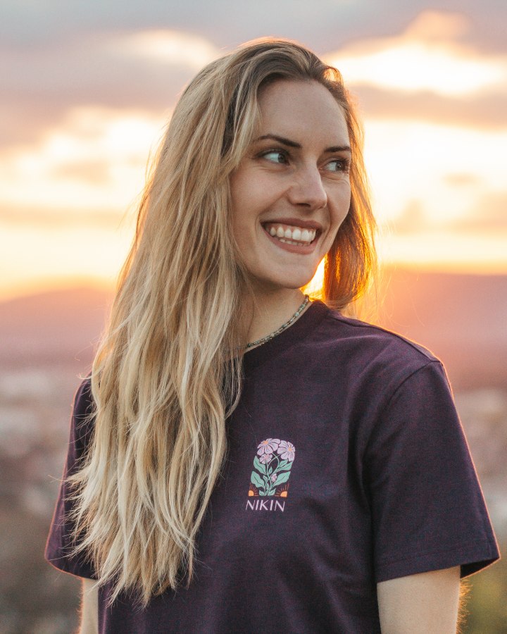 TreeShirt Women Connected By Nature Deep Purple